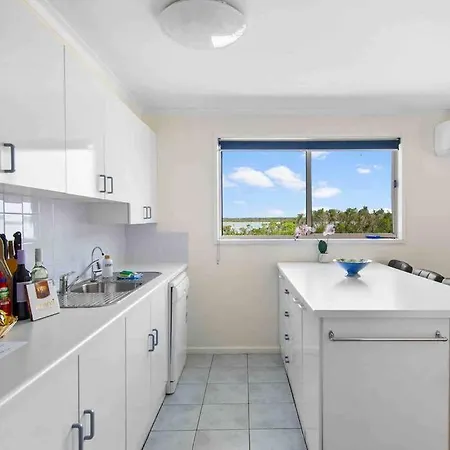 Picturesque Lakeside Getaway: Views, Beach, Park Loch Sport Exterior photo