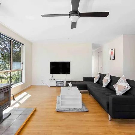 Picturesque Lakeside Getaway: Views, Beach, Park Loch Sport Exterior photo