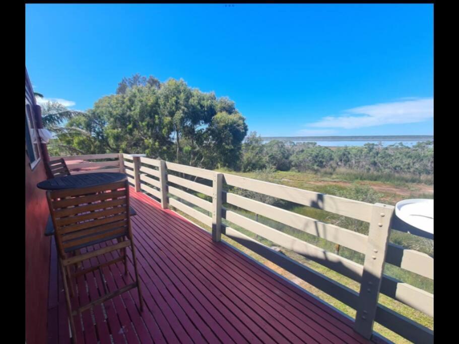 Holiday home Picturesque Lakeside Getaway: Views, Beach, Park Loch Sport