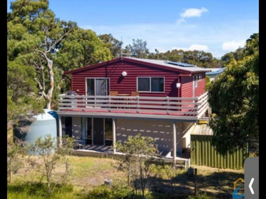 Picturesque Lakeside Getaway: Views, Beach, Park Loch Sport