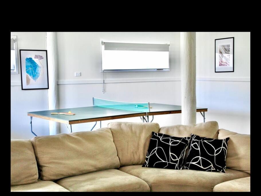 Holiday home Picturesque Lakeside Getaway: Views, Beach, Park Loch Sport