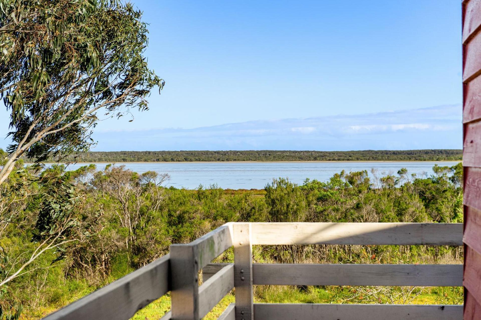 Holiday home Picturesque Lakeside Getaway: Views, Beach, Park